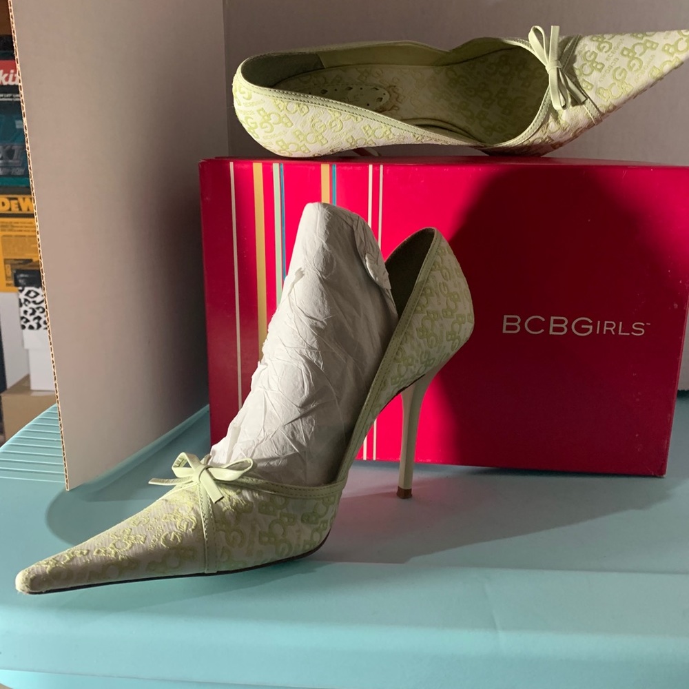 VINTAGE MINT LOGO MONOGRAM BCBG STILETTOS - Picture 3 of 14